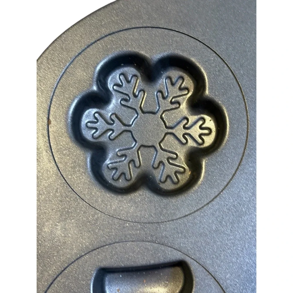 Wilton‎ Holiday Shapes Muffin Pan 12 Cavity Christmas Grey Non-Stick Baking Mold